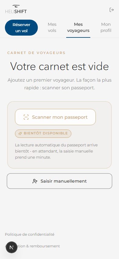 Carnet de voyageurs : liste ou état vide avec bouton Scanner mon passeport désactivé (badge Bientôt disponible) et bouton Saisir manuellement.